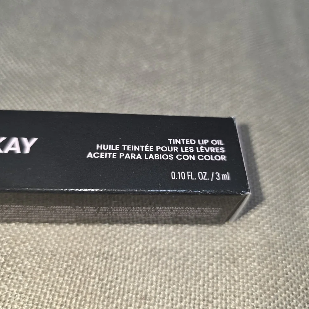 Mary Kay Tinted Lip Oil Berry- New In Box  NLA DISCONTINUED
